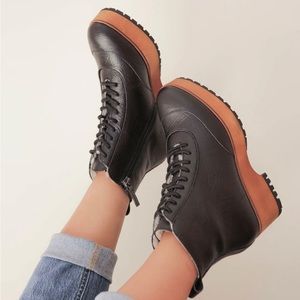 Kelsi Dagger Wise Platform Bootie~Worn once Runs big